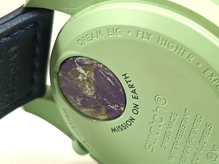 ZEGAREK OMEGA X SWATCH MISSION TO EARTH SPEEDMASTER
