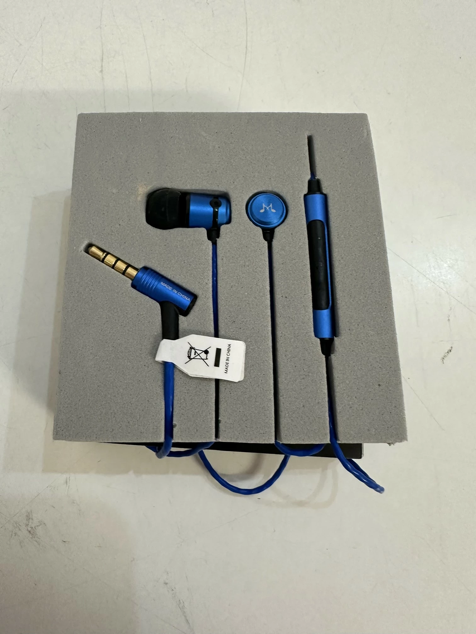 sluchawki-soundmagic-e5c-kolor-dominujacy-niebieski