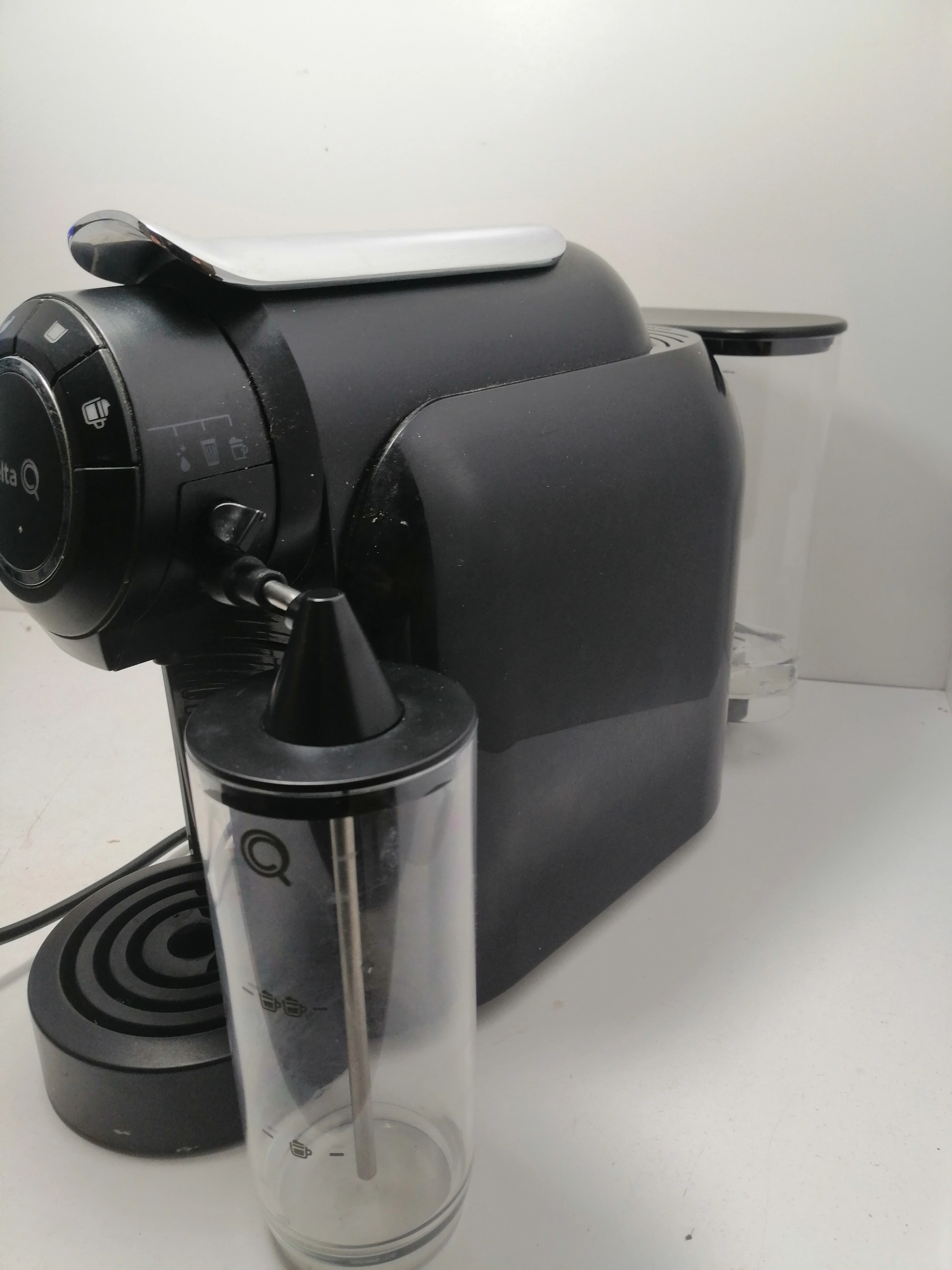 kapsulkowy-ekspres-do-kawy-delta-marka-delta-q