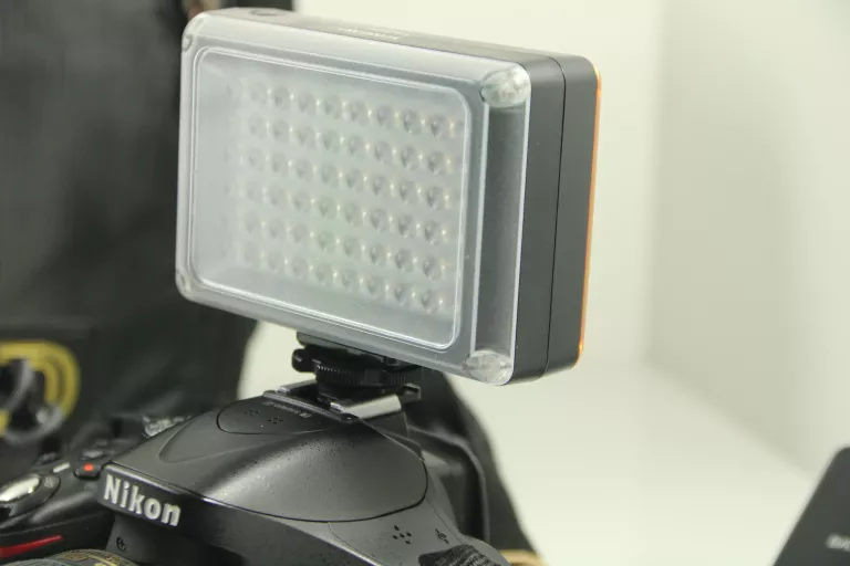 nikon-d5200-18-105-lad-lampa-torba-sd-128gb-extra-zestaw-kod-producenta-vba350k007