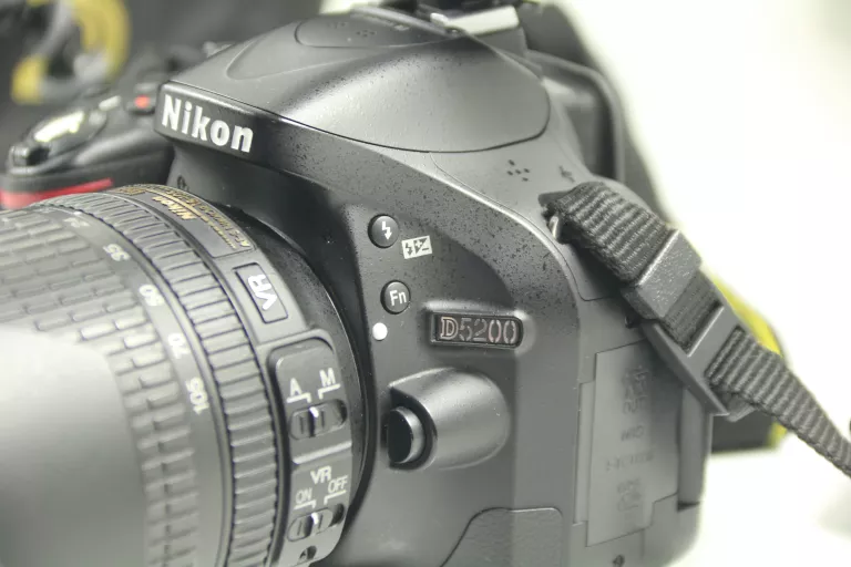 nikon-d5200-18-105-lad-lampa-torba-sd-128gb-extra-zestaw-ean-gtin-0018208937271