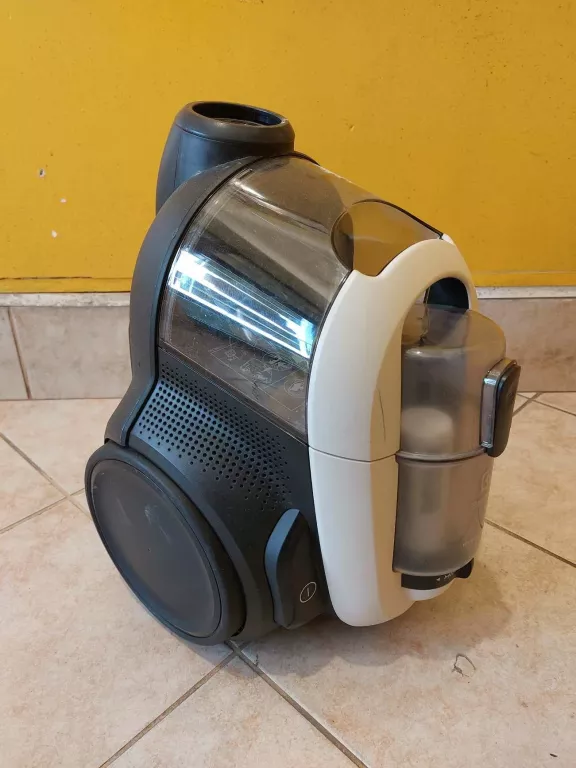 ODKURZACZ ELECTROLUX EL61H4SW