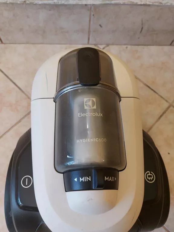 ODKURZACZ ELECTROLUX EL61H4SW