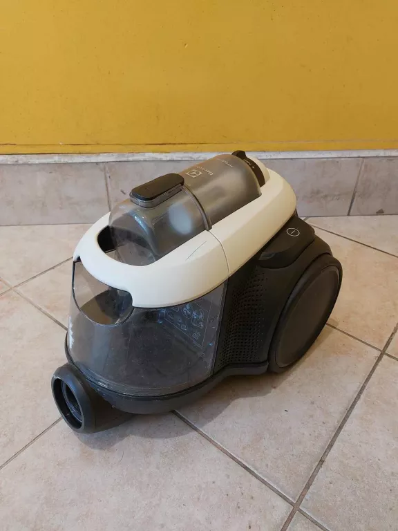 ODKURZACZ ELECTROLUX EL61H4SW
