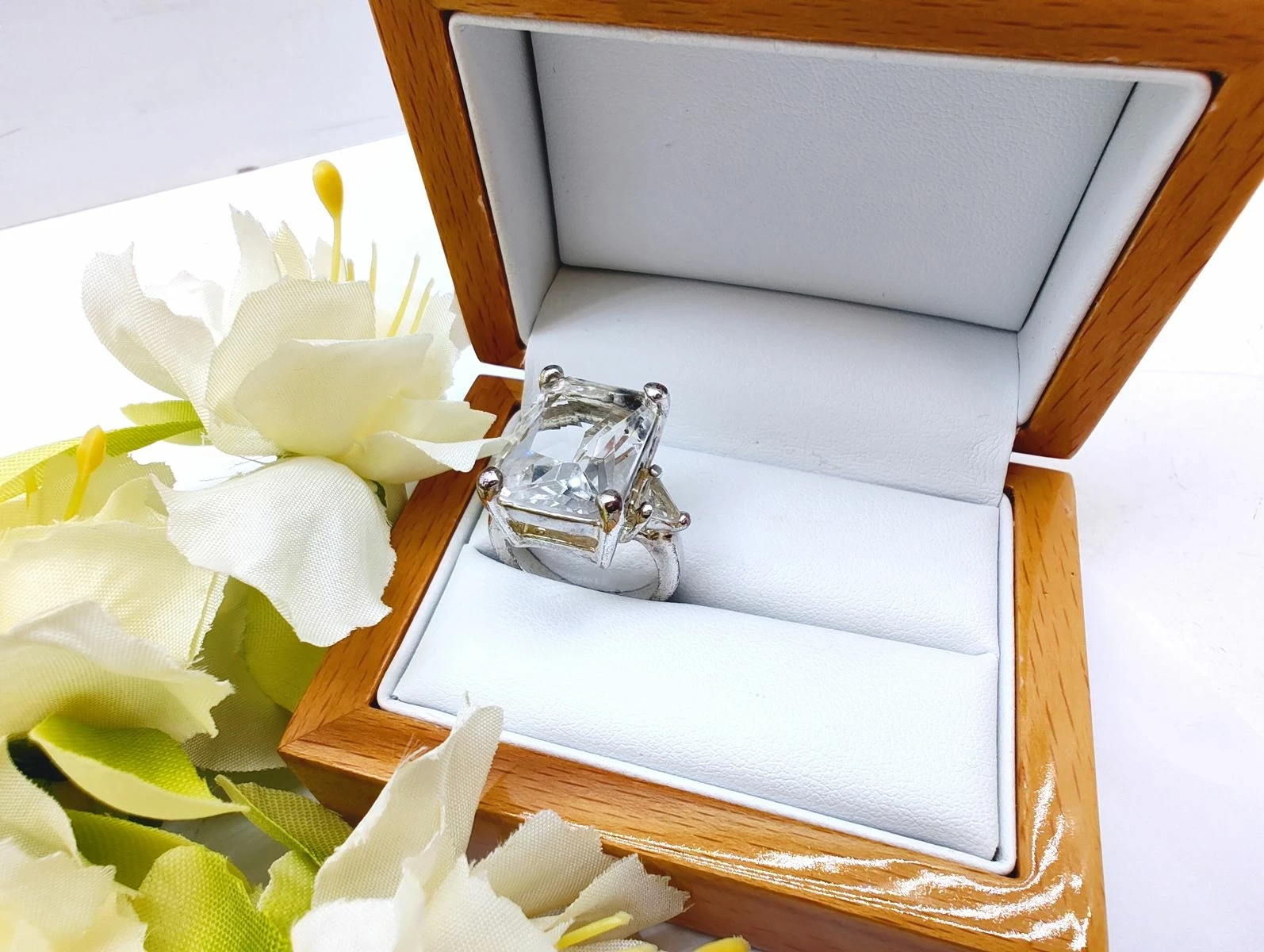 srebrny-pierscionek-z-duzym-kamieniem-r17-1285g-rodzaj-wyrob-jubilerski