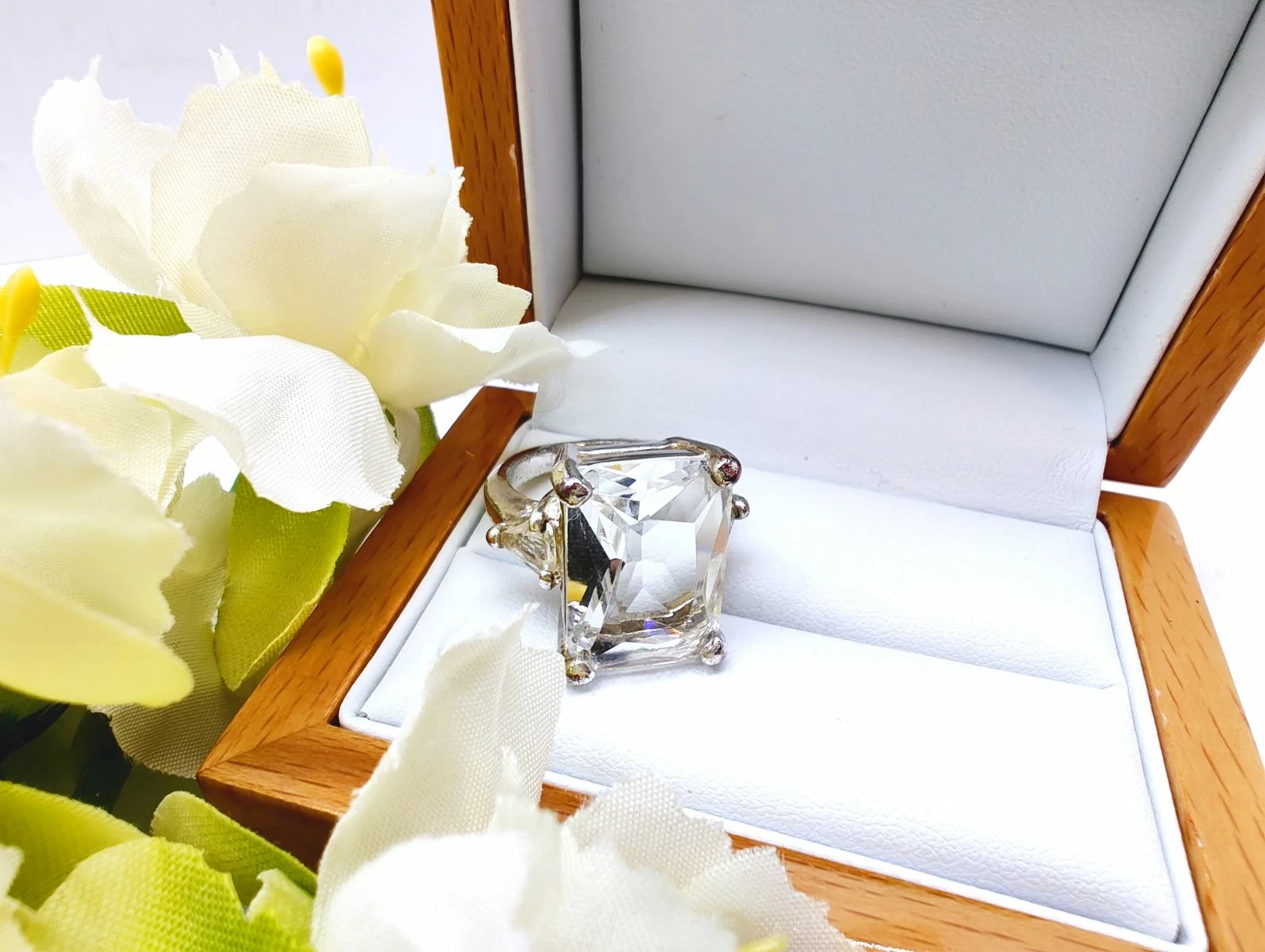 srebrny-pierscionek-z-duzym-kamieniem-r17-1285g-stan-uzywany