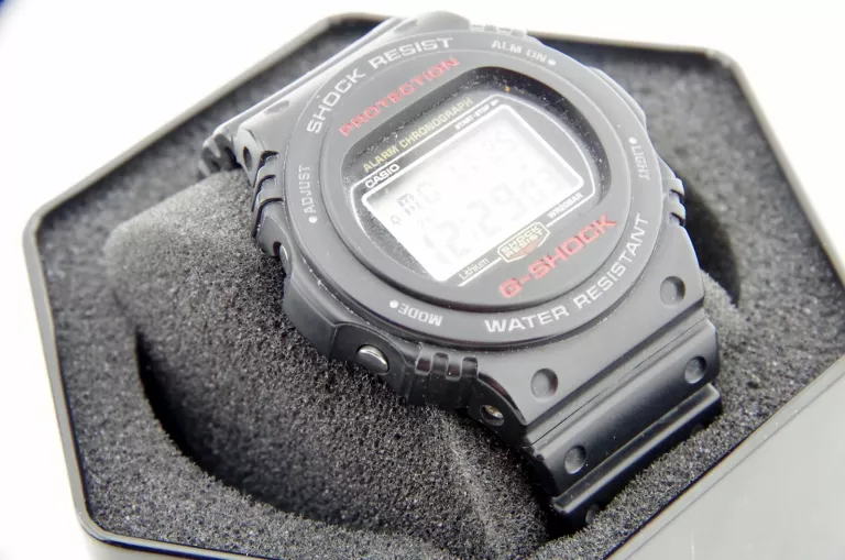 ZACNY ZEGAREK CASIO G-SHOCK DW-5750E-1JF DW-5750E ZESTAW FV SUPER STAN