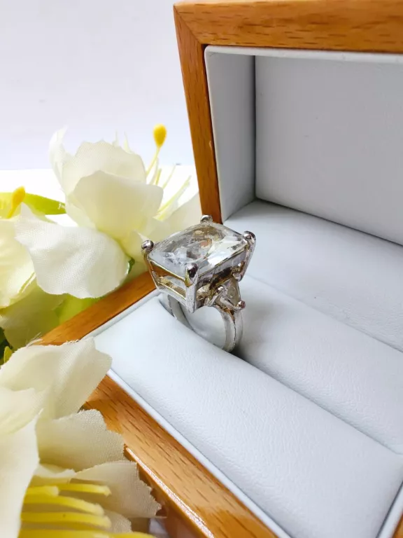 srebrny-pierscionek-z-duzym-kamieniem-r17-1285g-material-srebro