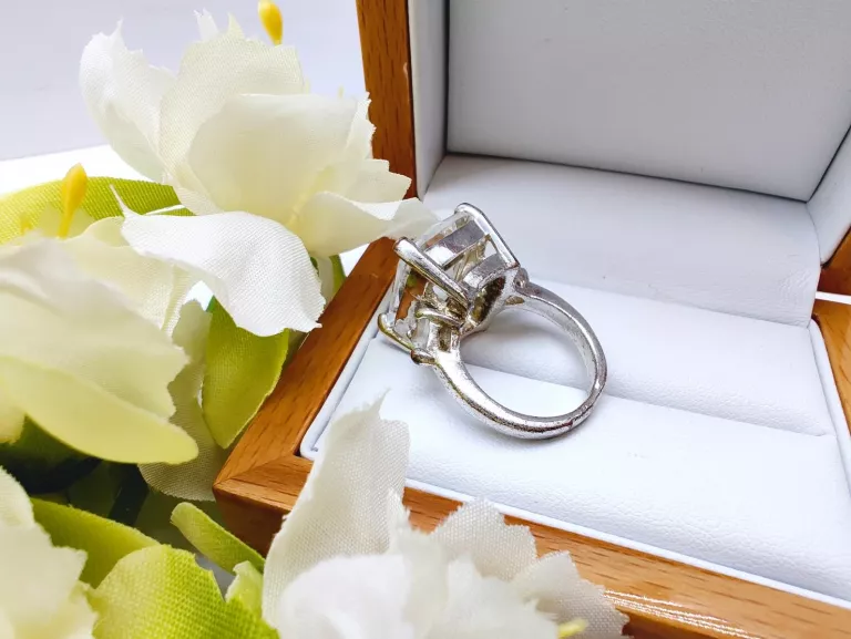 srebrny-pierscionek-z-duzym-kamieniem-r17-1285g-marka-bez-marki