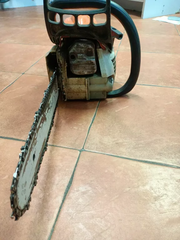 pila-spalinowa-stihl-ms-181-2012-glosno-pracuje-kod-producenta-stihl-ms181