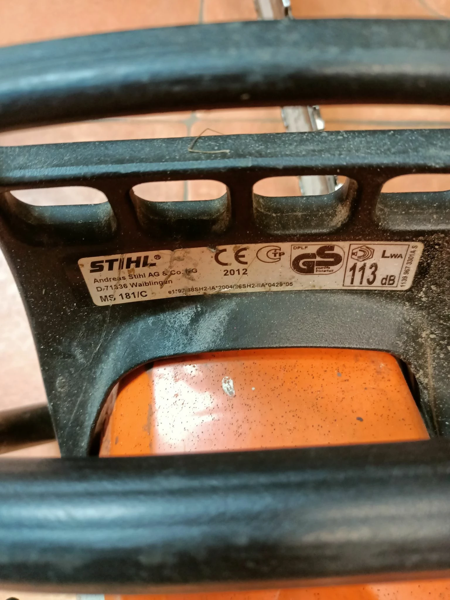 pila-spalinowa-stihl-ms-181-2012-glosno-pracuje-marka-stihl