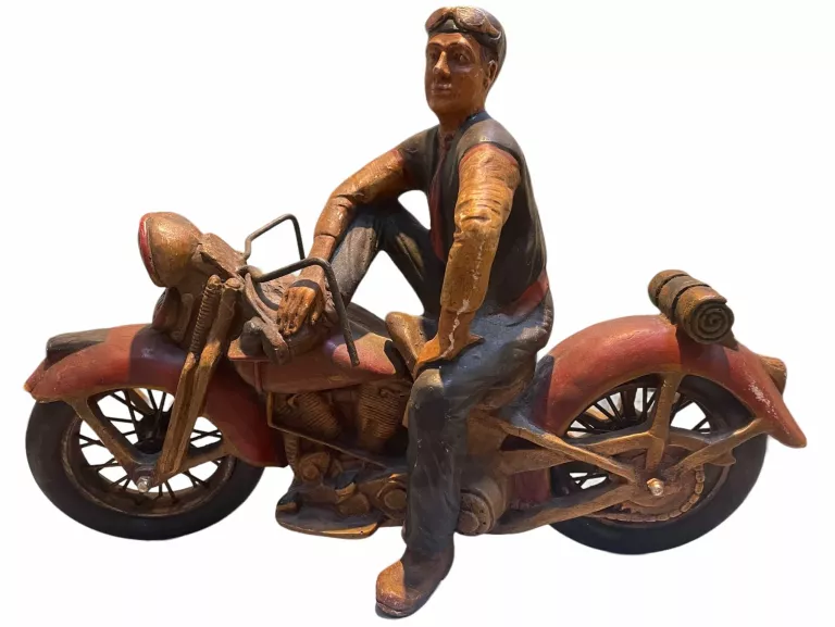 DREWNIANA FIGURKA MOTOCYKLISTA
