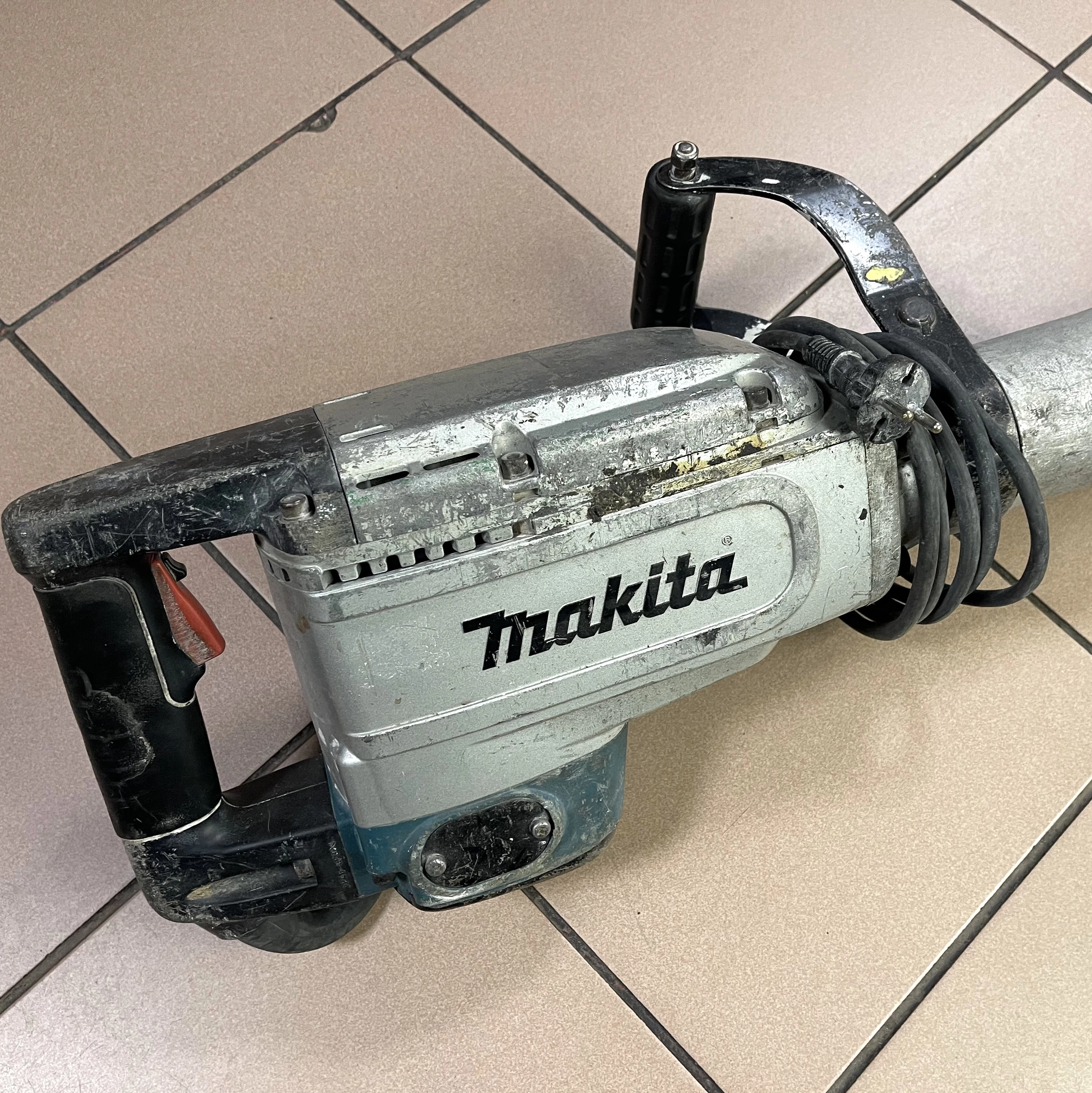 mlot-wyburzeniowy-makita-hm1304-rodzaj-uchwytu-hex-28