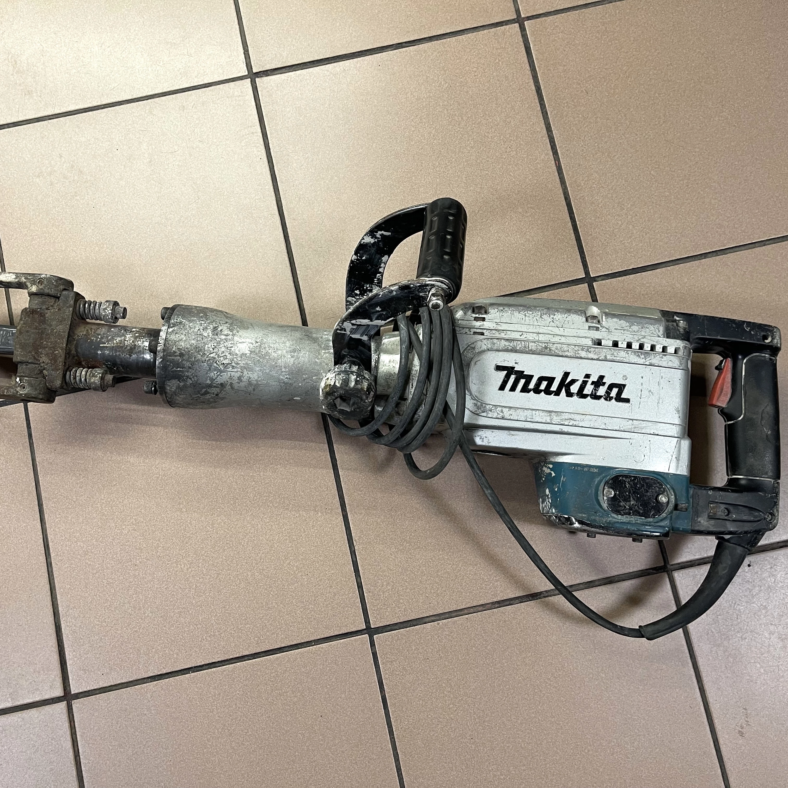 mlot-wyburzeniowy-makita-hm1304-wp-8-slupsk