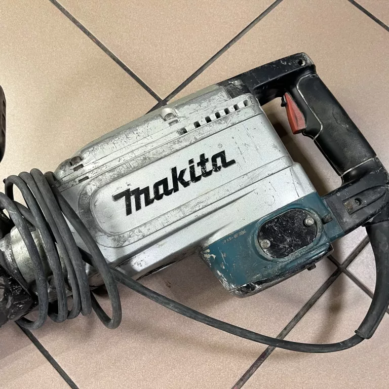 MŁOT WYBURZENIOWY MAKITA HM1304