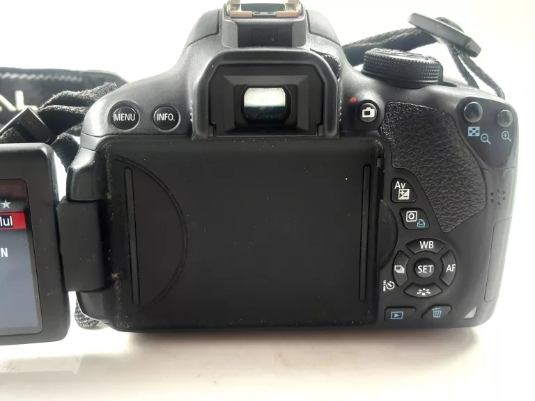 APARAT CANON EOS 700D