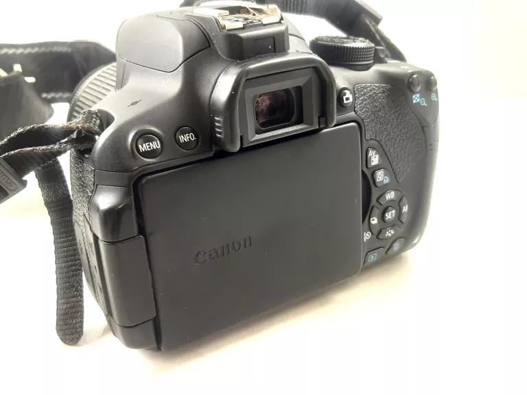 APARAT CANON EOS 700D