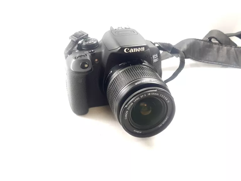 APARAT CANON EOS 700D