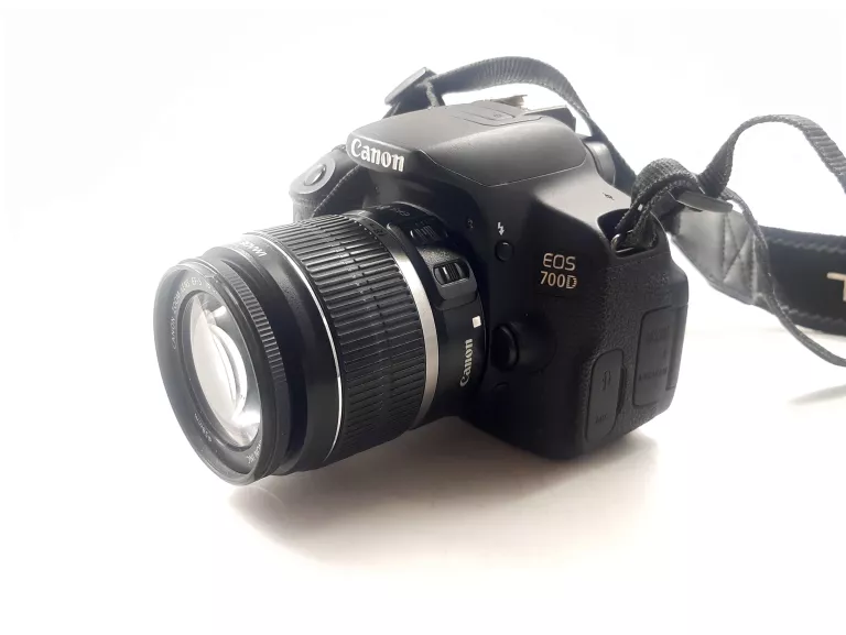 APARAT CANON EOS 700D