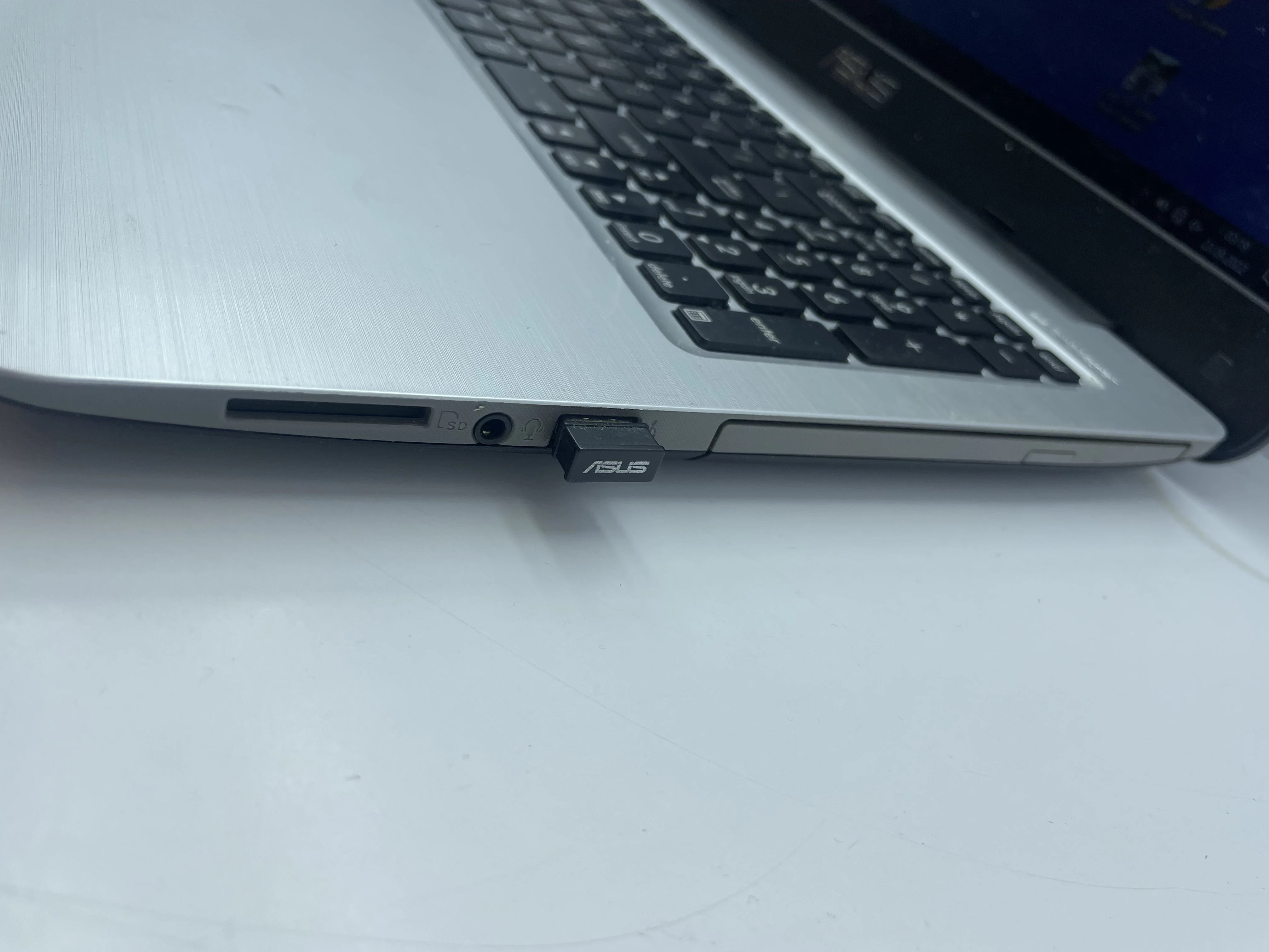 laptop-asus-a556u-i7-przekatna-ekranu-156