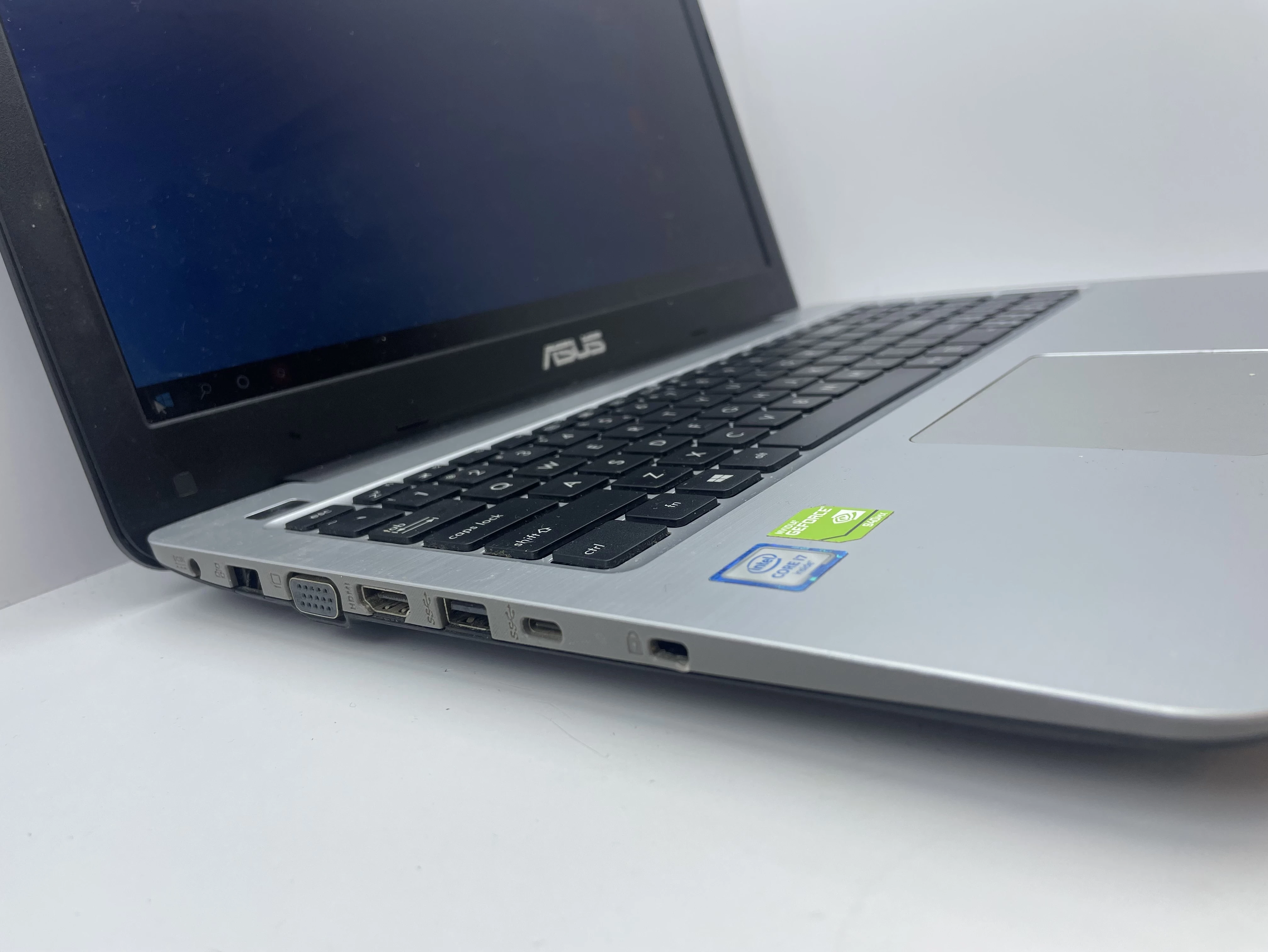 laptop-asus-a556u-i7-kod-producenta-a556u