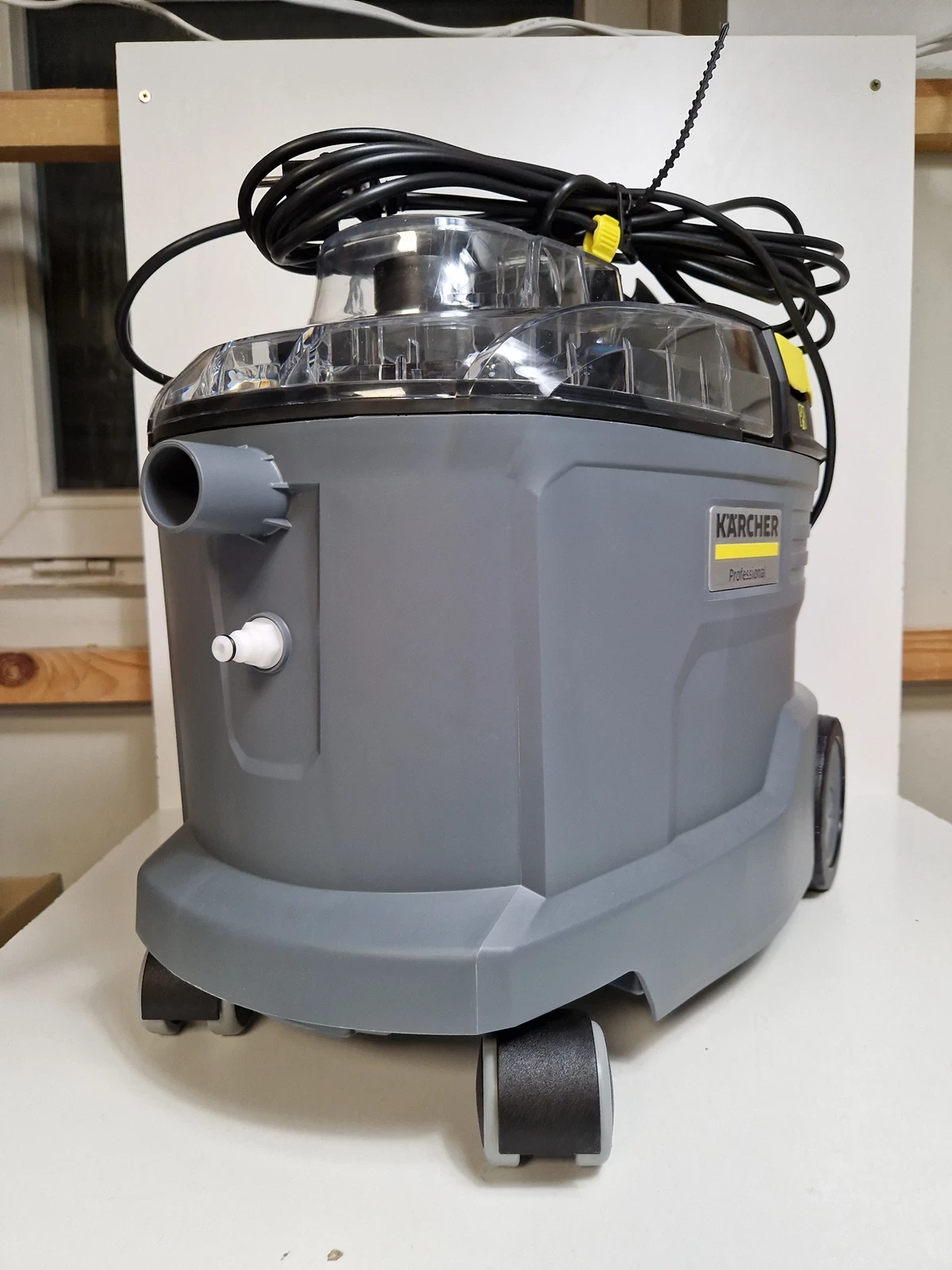 karcher-puzzi-8-1-1100-2400-funkcje-odkurzanie-na-sucho-i-mokro