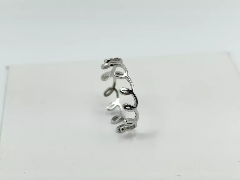 srebrny-zawijany-pierscionek-p925g135r17-kamienie-221-64