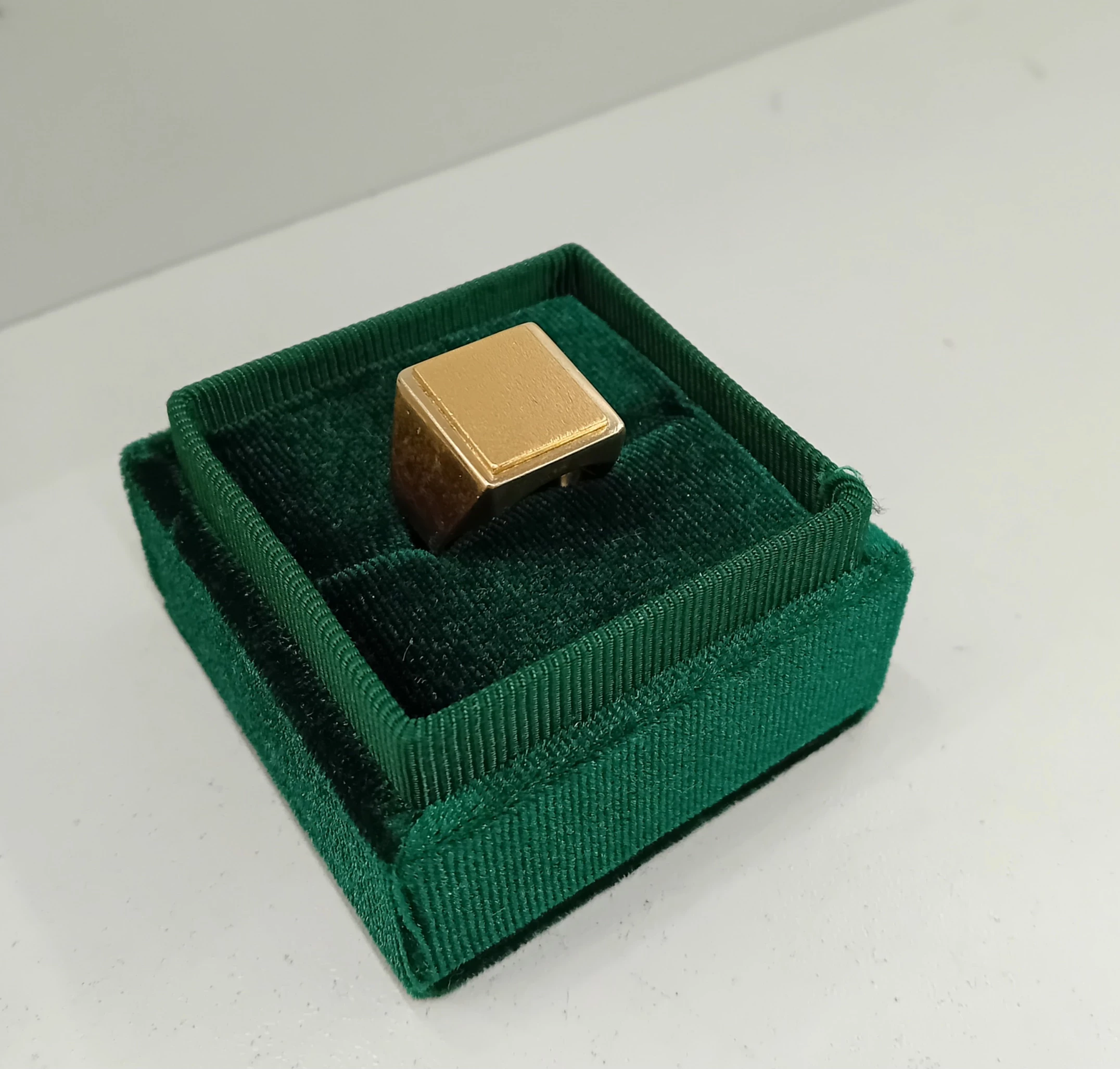 masywny-zloty-sygnet-zloto-750-18k-okrzei-8-bystrzyca-klodzka