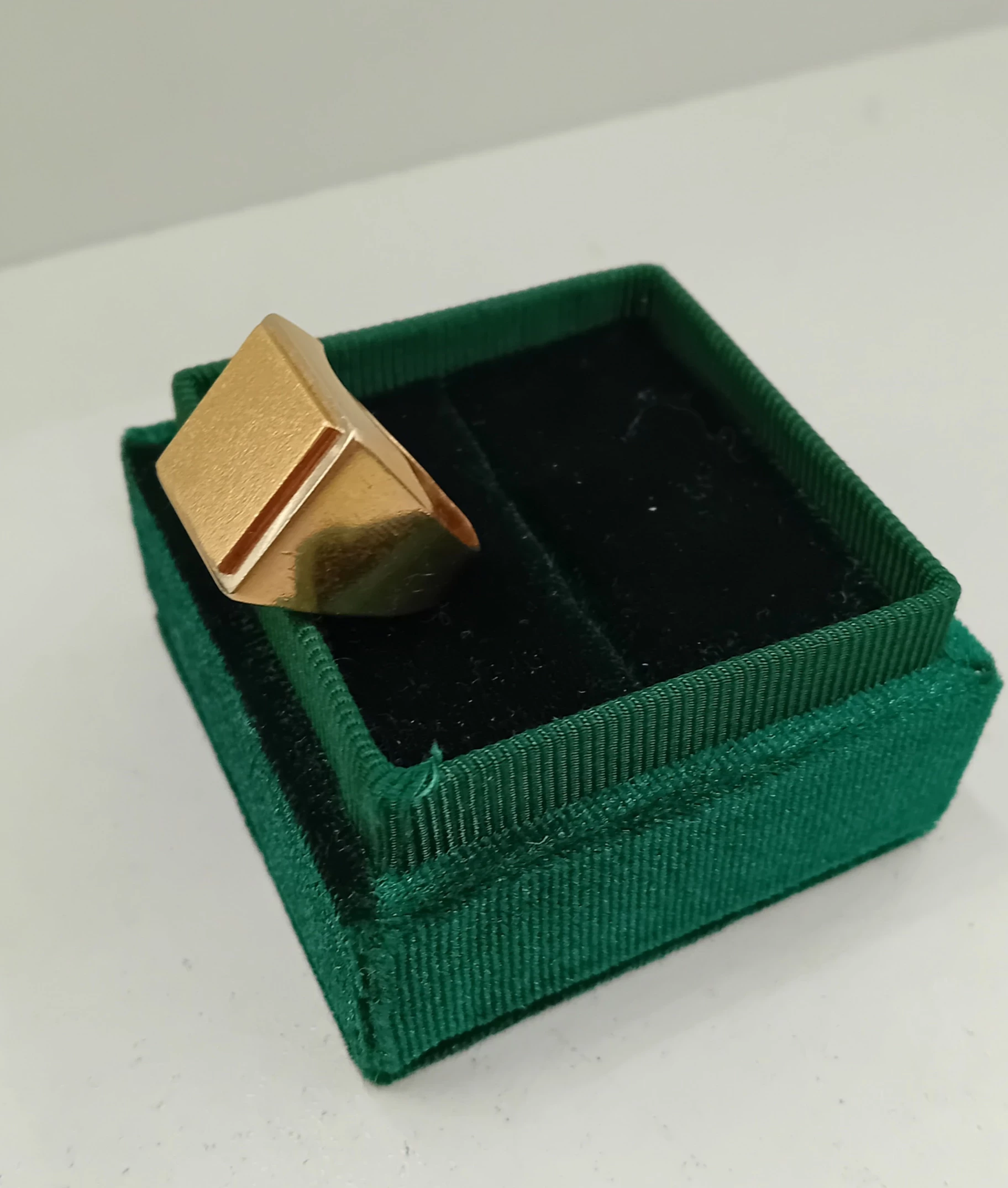 masywny-zloty-sygnet-zloto-750-18k-rozmiarsrednica-wew-mm-372-19