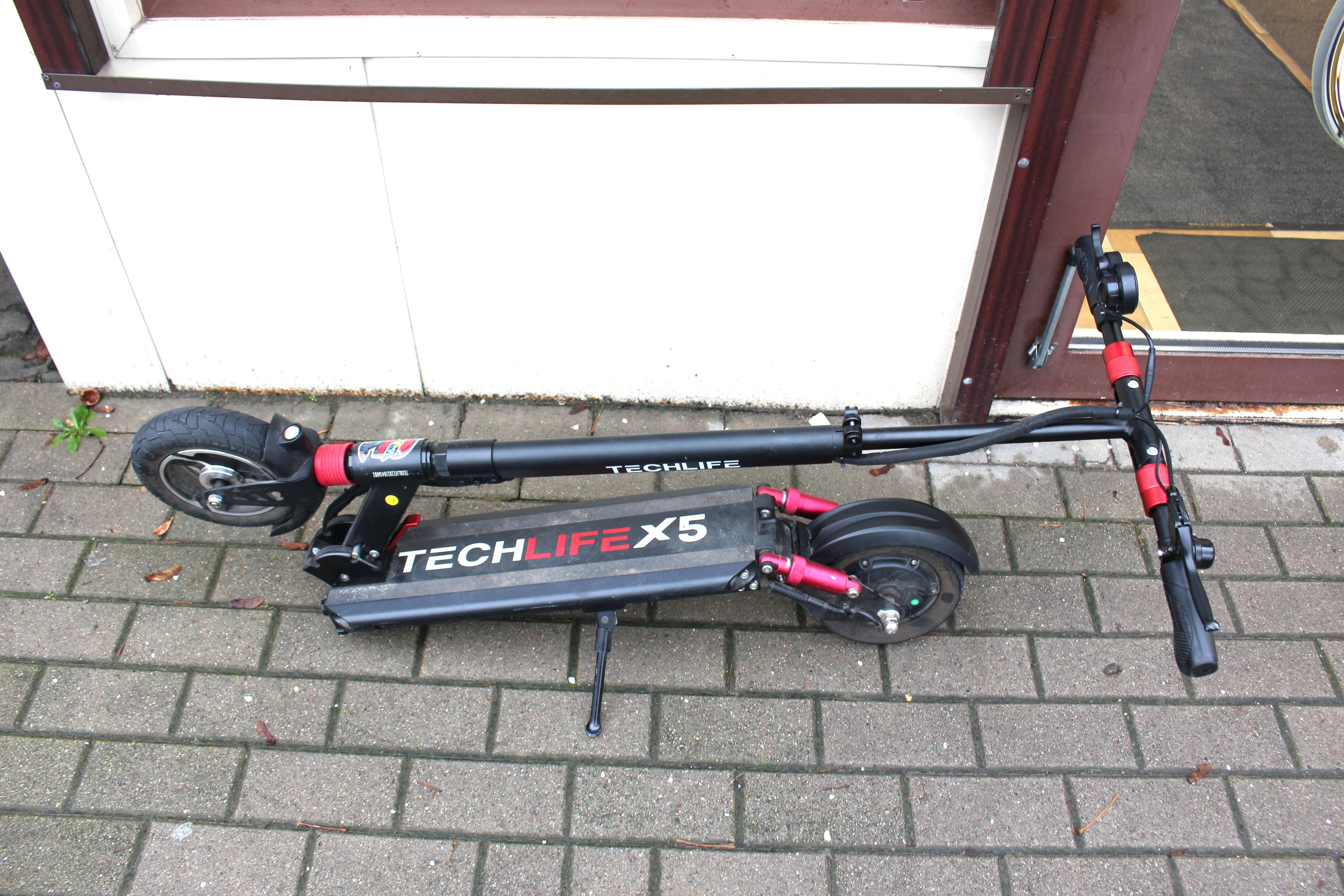 hulajnoga-elektryczna-techlife-x5-stan-powystawowy