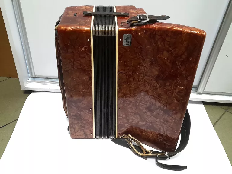 akordeon-carmen-bfa-1973-skrzynia-marka-delicia