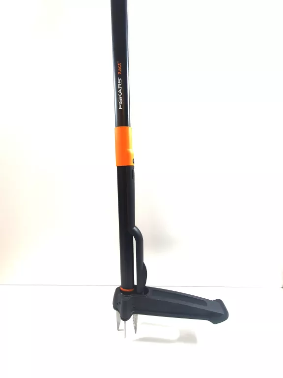 FISKARS WYRYWACZ DO CHWASTÓW XACT 1020126 100 CM
