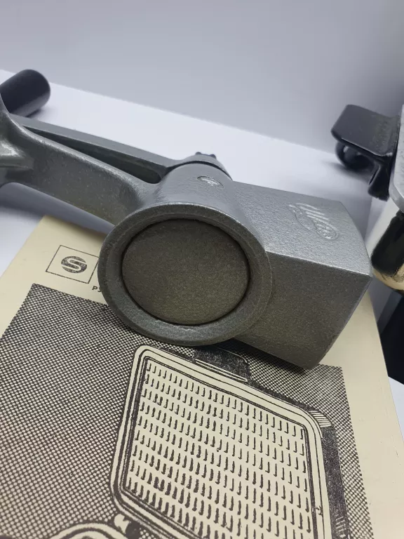 rosyjska-zabytkowa-maszyna-do-robienia-wafli-ean-gtin-234765438753