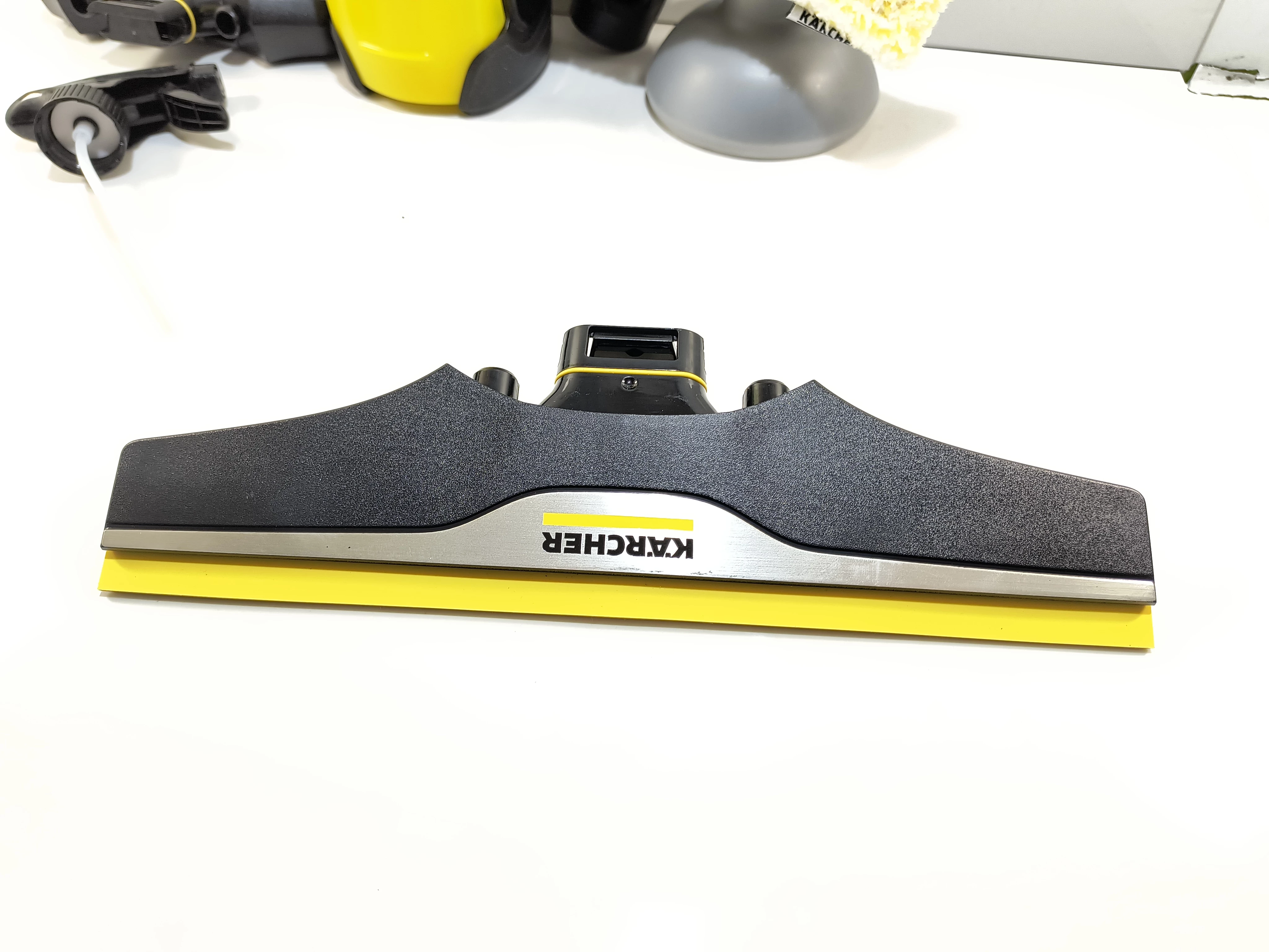 myjka-do-okien-karcher-wv-2-premium-black-edition-moc-10000