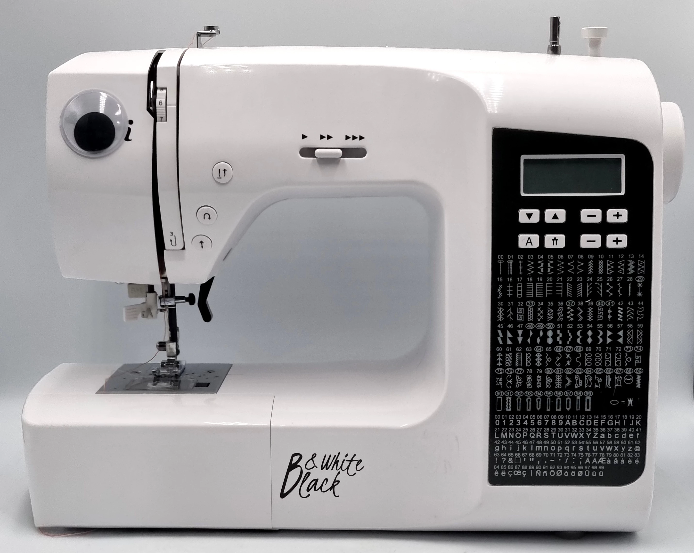 maszyna-do-szycia-texi-blackwhite-kolor-dominujacy-bialy