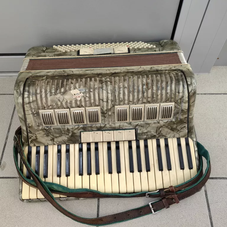 AKORDEON WELTMEISTER STELLA 120
