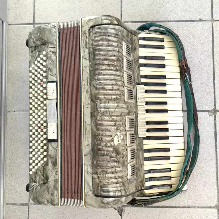 AKORDEON WELTMEISTER STELLA 120