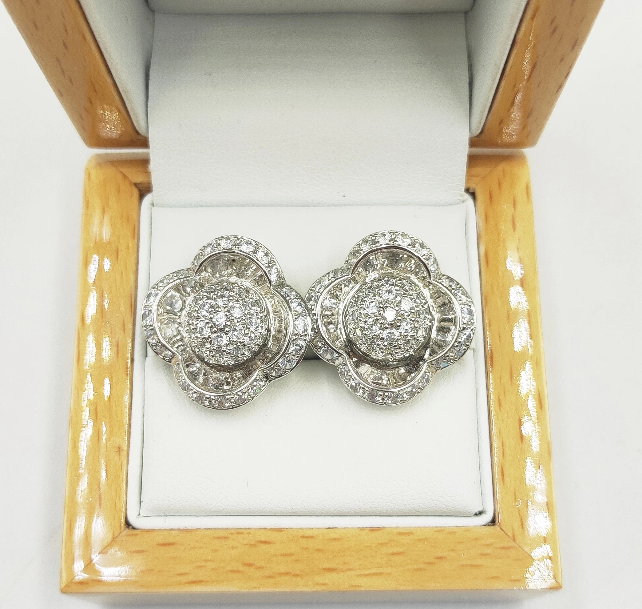 srebrne-kolczyki-w-ksztalcie-kwiatkow-w993gr-pr925-powstancow-slaskich-122-wroclaw