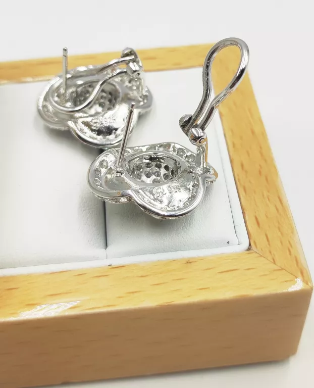 srebrne-kolczyki-w-ksztalcie-kwiatkow-w993gr-pr925-material-dominujacy-srebro