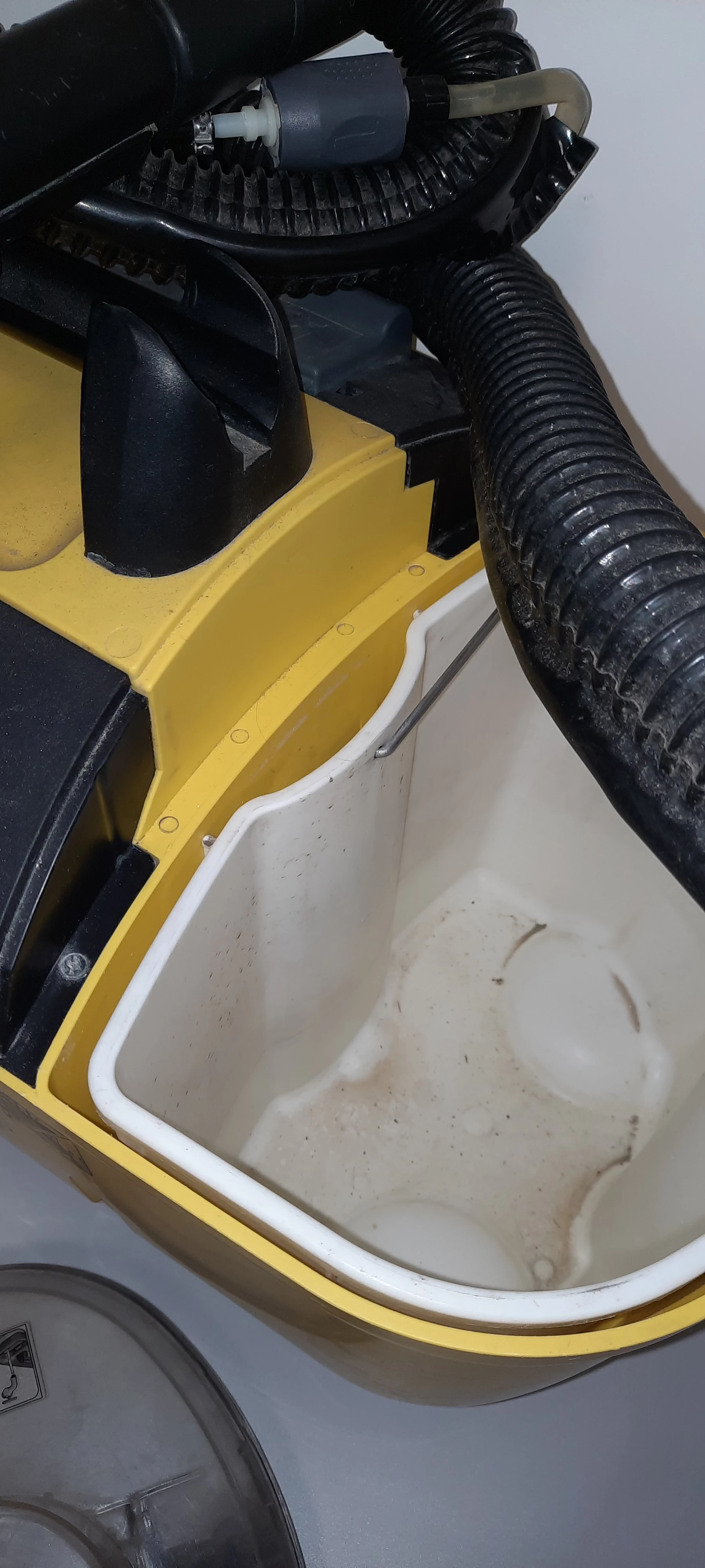 odkurzacz-pioracy-karcher-puzzi-100-product-id-571e9653-13f4-4b36-ac70-2855223c5432