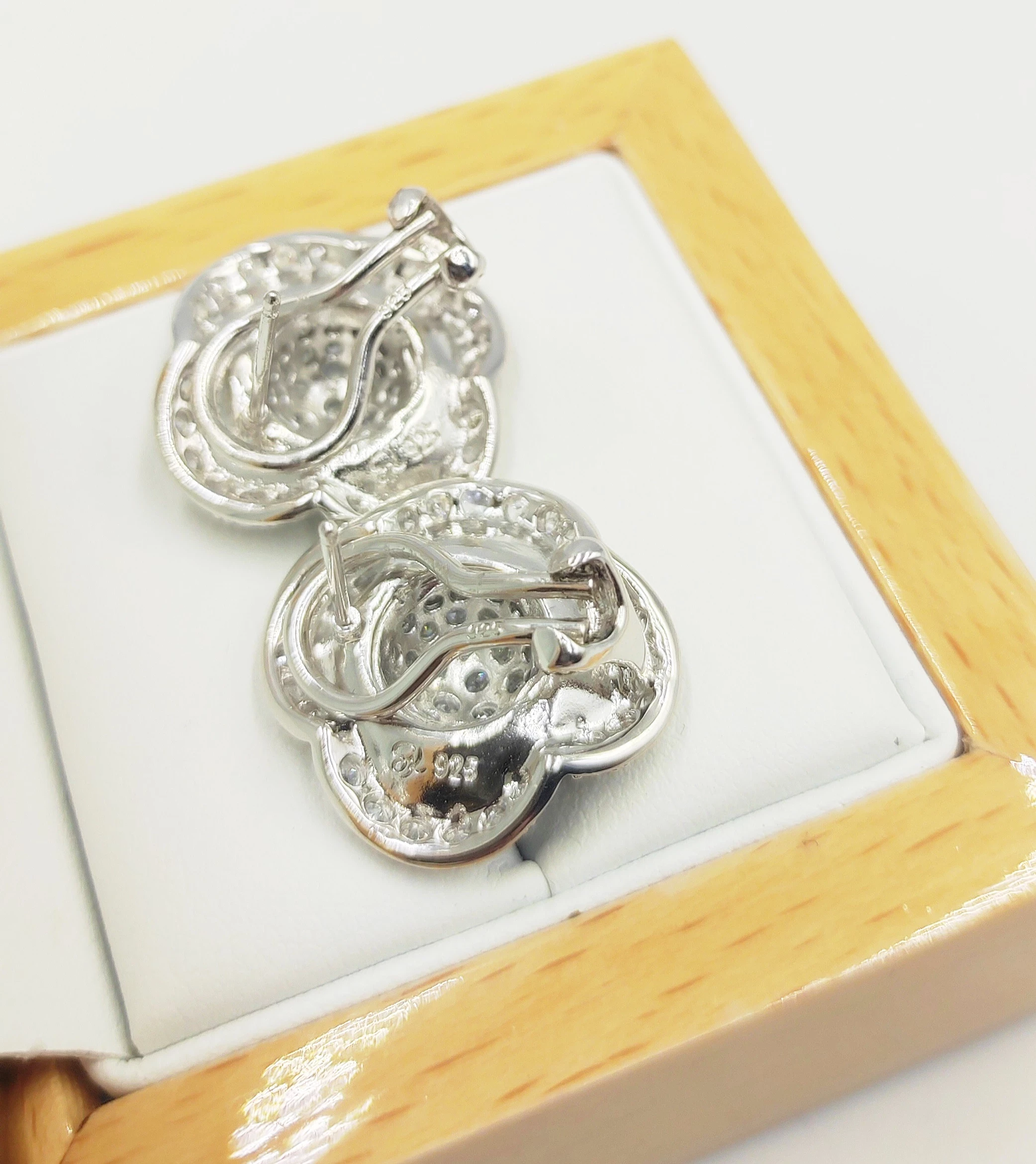 srebrne-kolczyki-w-ksztalcie-kwiatkow-w993gr-pr925-kamienie-z-innym-kamieniem