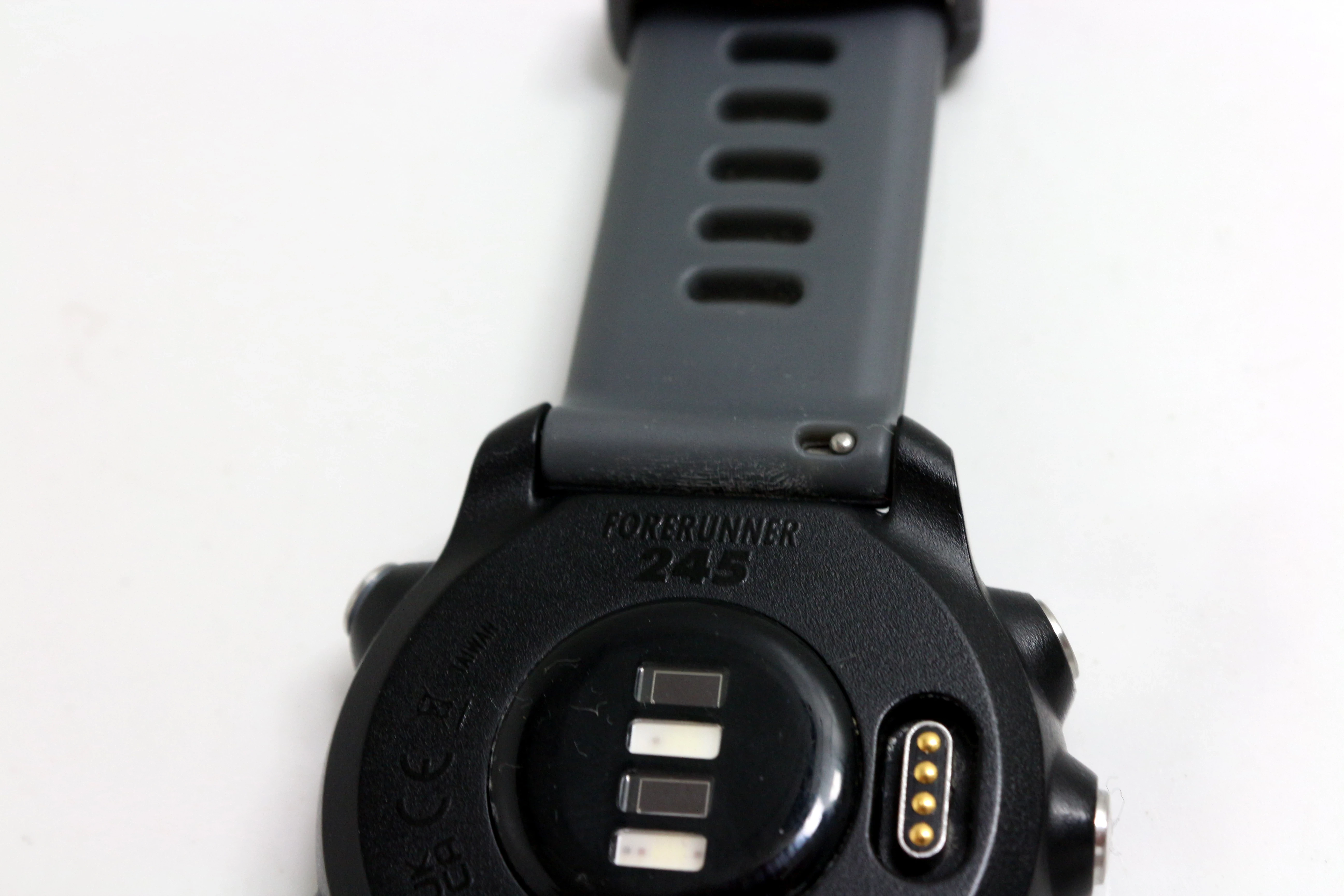 smartwatch-garmin-forerunner-245-zlacza-brak