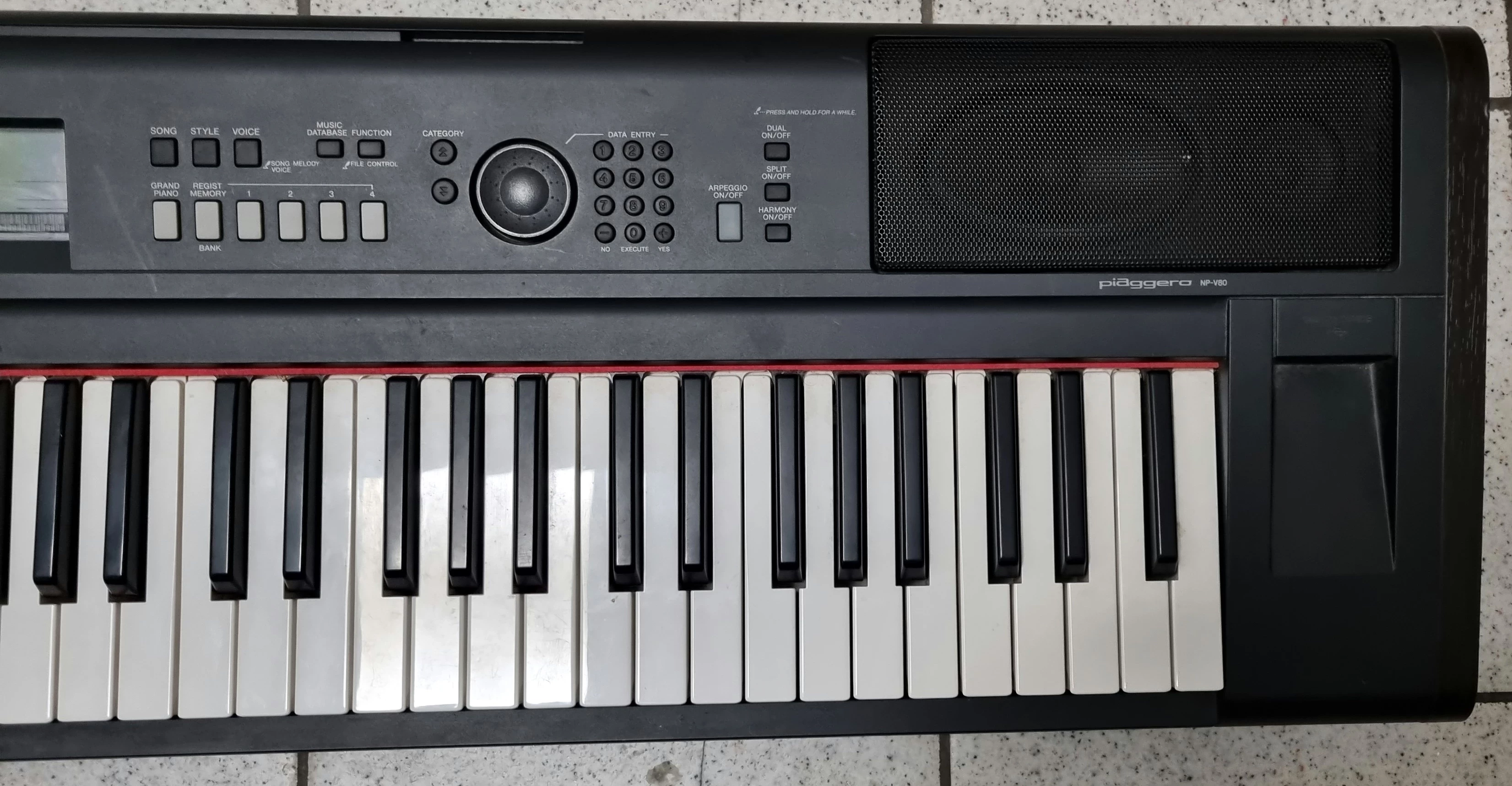 pianino-yamaha-np-v80-opis-marka-248930-969618