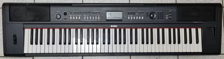 pianino-yamaha-np-v80-opis-koscielna-4b-sj-brzeg