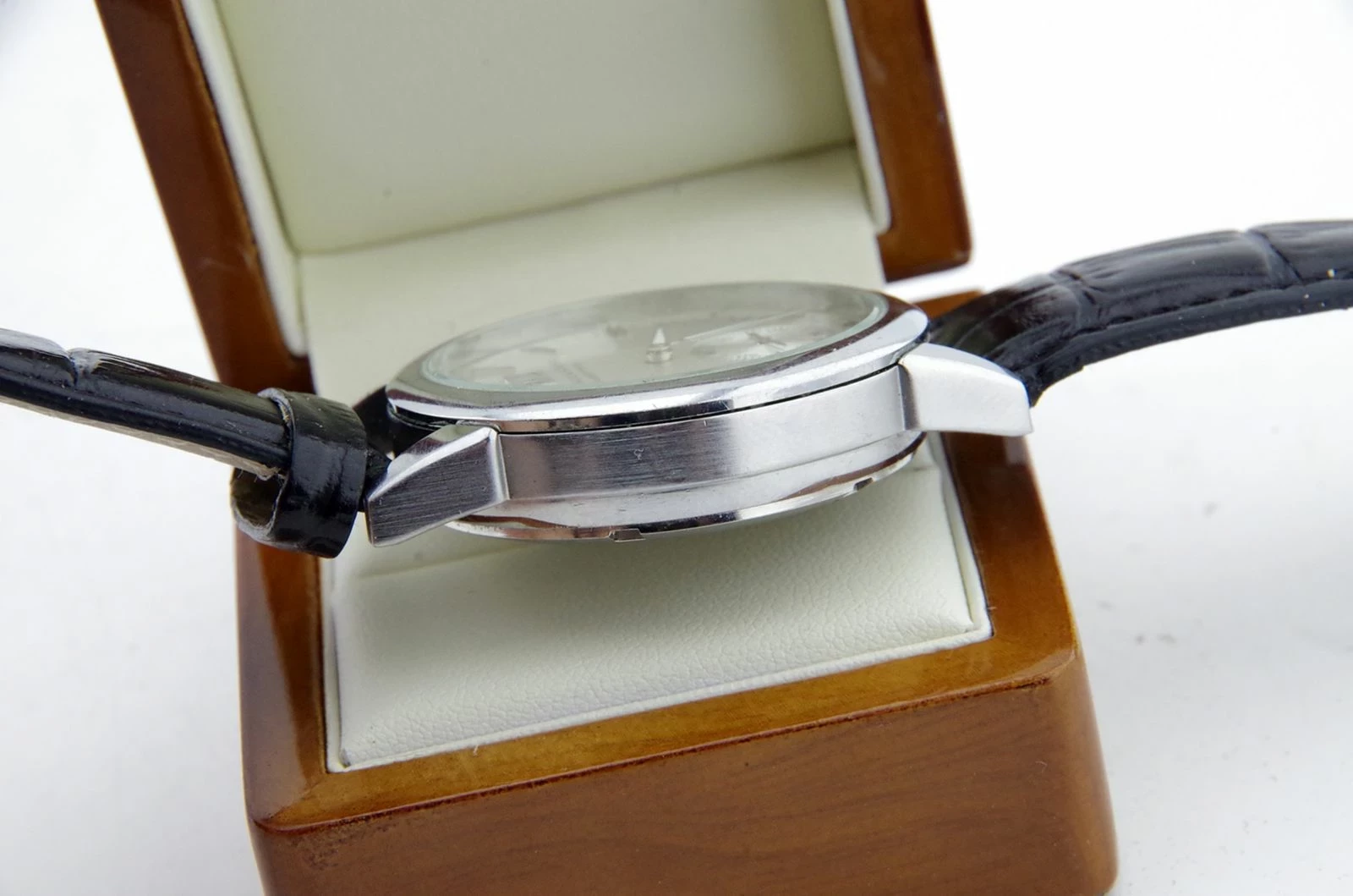 zegarek-alange-sohne-glashutte-1-sa-sax-o-mat-funkcje-datownik