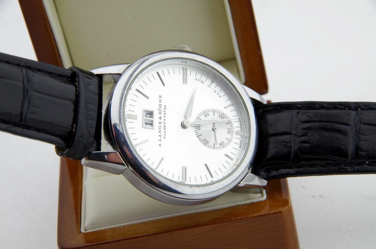 zegarek-alange-sohne-glashutte-1-sa-sax-o-mat-szkielko-szafirowe