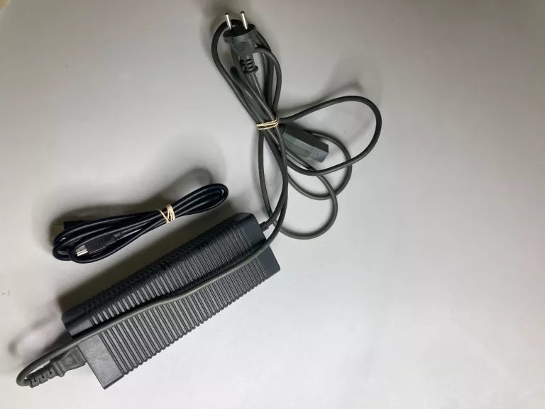 KONSOLA MICROSOFT XBOX 360 BIAŁY +KAB+PAD