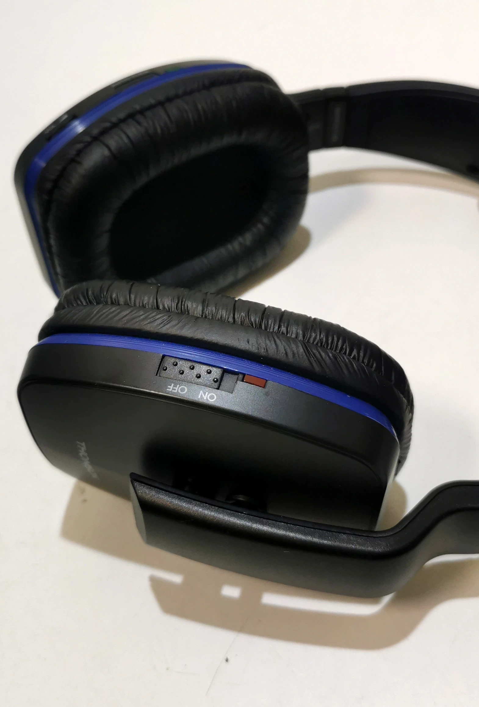 sluchawki-thomson-whp3311bk-stan-11323-2