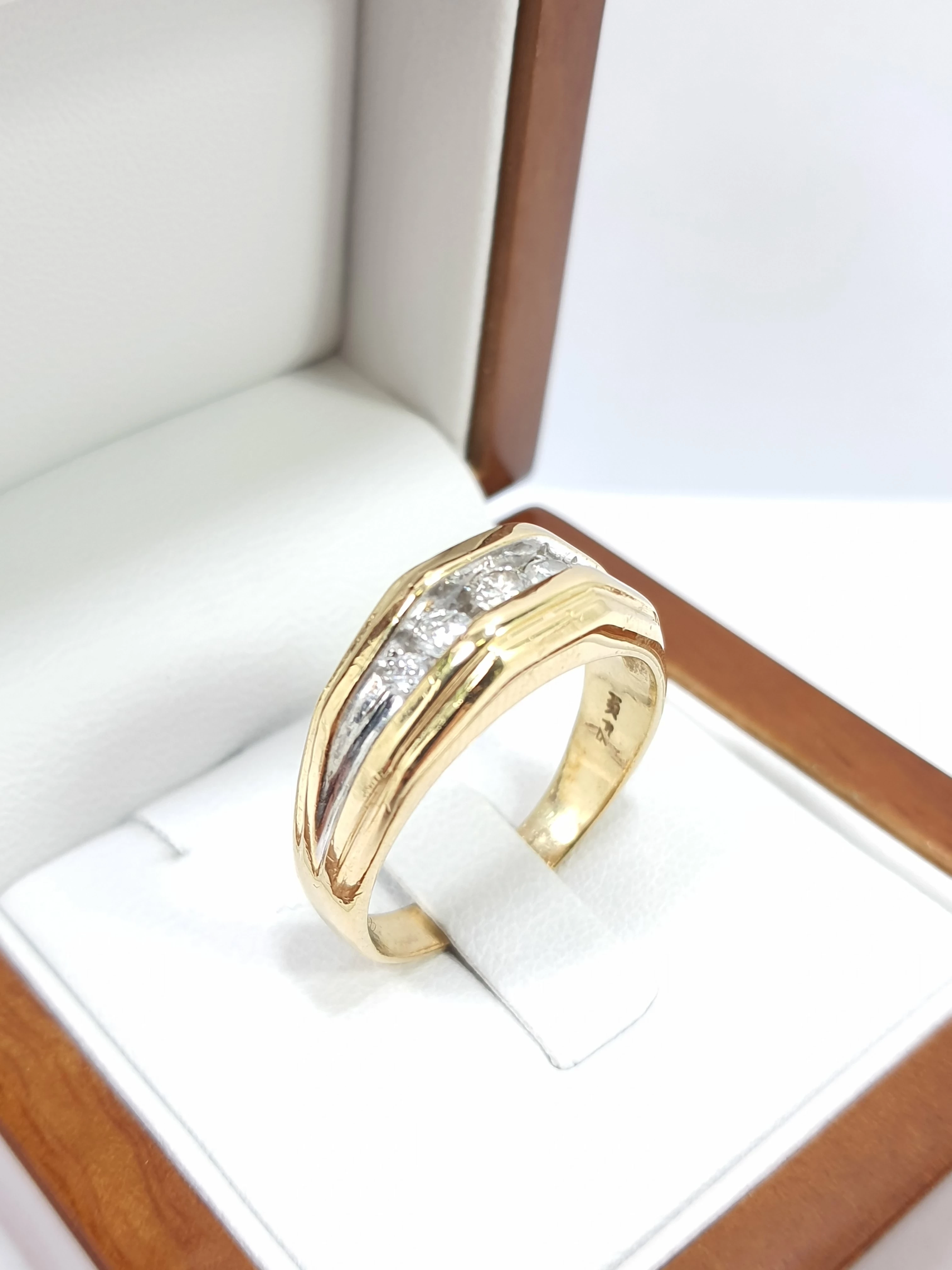 zloty-sygnet-pierscionek-585-diamenty-brylanty-040ct-rozmiar-28-certyfika-cechy-brak