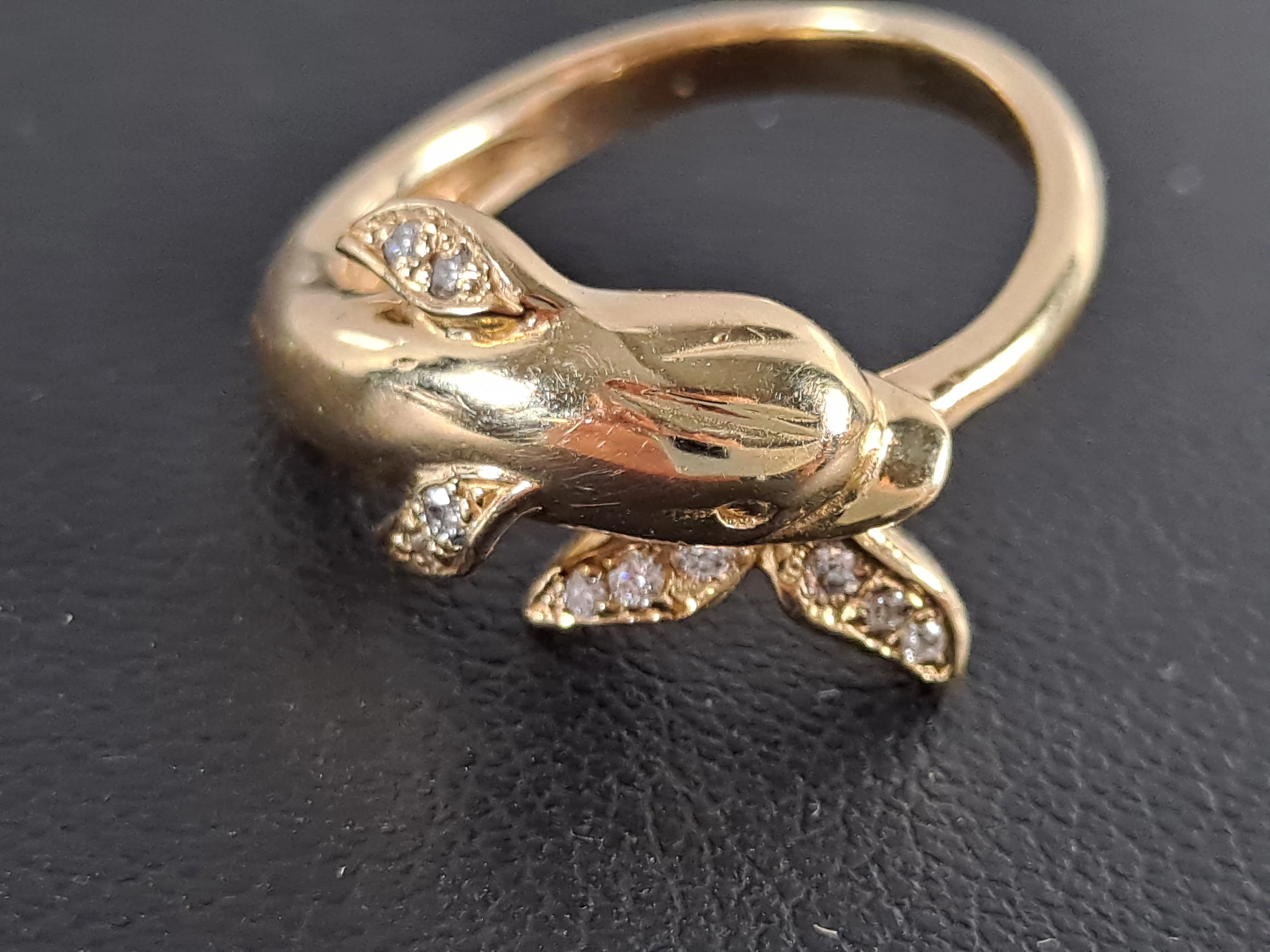 zloty-pierscionek-delfin-brylanty-007ct-585-460g-r9-stan-uzywany